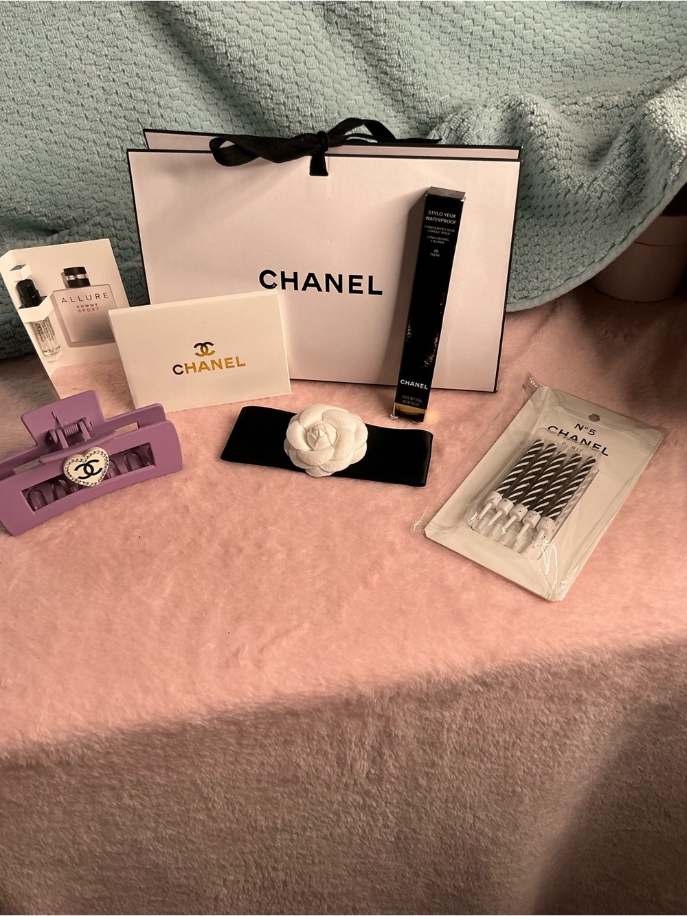 CHANEL Black & Lavender Eyeliner Set with Signature Packaging - Picture 2 of 9
